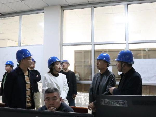 2023年3月7日  市工信局張副局長(zhǎng)，縣工信局卜平蒞臨我公司指導(dǎo)工作